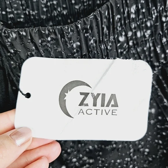 Zyia Active Black Bubbles Hi-Rise Bomber Shorts NWT, size Medium - Picture 4 of 11